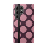 Samsung Galaxy S23 Ultra Portemonneehoesje van veganistisch leer - Pink Plum Polka Dot-ontwerp